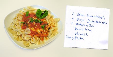 Tomatensauce mit Mozzarella – Sommer, Palmen, Sonnenschein