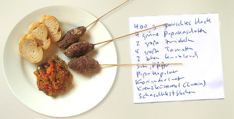 Cevapcici am Spieß mit Lecsó