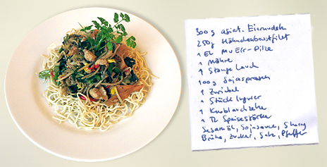 Gebratene China-Nudeln mit Hähnchen