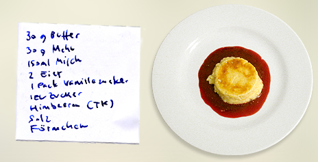 Vanillepudding mit Himbeersoße
