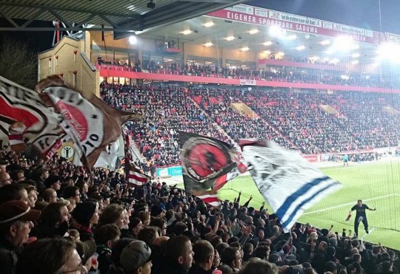 Unterstützung auch bei bitteren Niederlagen: die Fans das FC St. Pauli bei Union Berlin. Foto: Erik Hauth