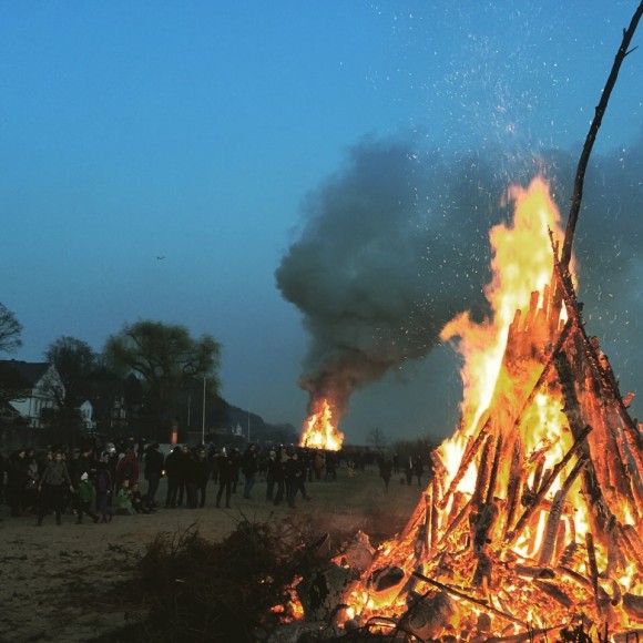 Osterfeuer in Blankenese - Foto: Philip Hauth