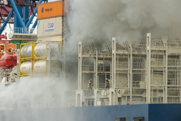 Drei Tage lang brannte es auf dem Containerschiff am Burchardkai 