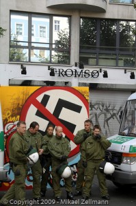 Proteste gegen Thor Steinar-Geschäft in Berlin