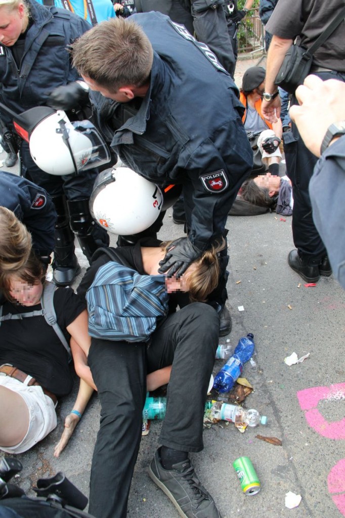 Die Blockade wurde von der Polizei teils rabiat geräumt, Foto: Felix M. Steiner