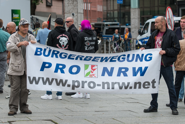 Teilnehmer der Kundgebung der rechtsextremen Bewegung "pro NRW" | © Christian Martischius