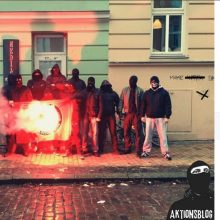 Nazis posieren am 18. Dezember vor der Szenekneipe und verbrennen eine Antifa-Fahne 