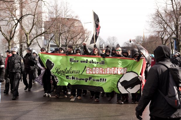 "Nationale Revolution": Auch autonome Nationalisten des Kampfbundes Nord-Ost marschierten am Samstag in Leipzig. Foto: Paul Hildebrand