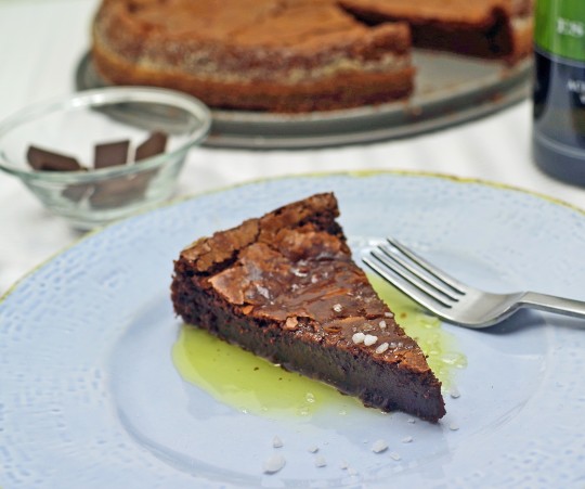 Schokoladenkuchen mit Olivenöl und Salz